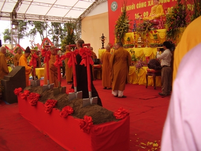 hien truong khoi cong.JPG