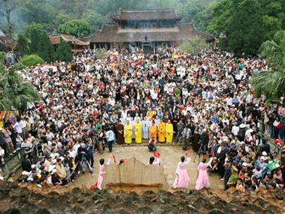 Khai hội chùa Hương: Vẫn quá tải
